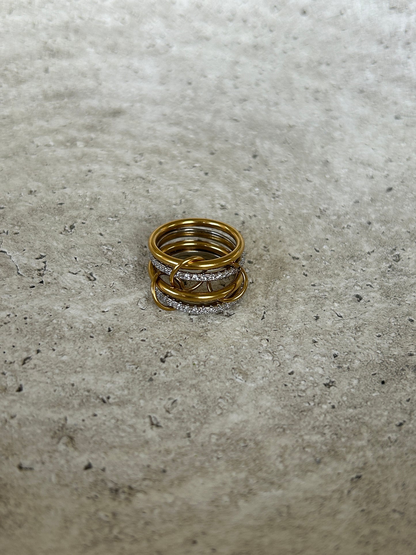 Staggered Ring