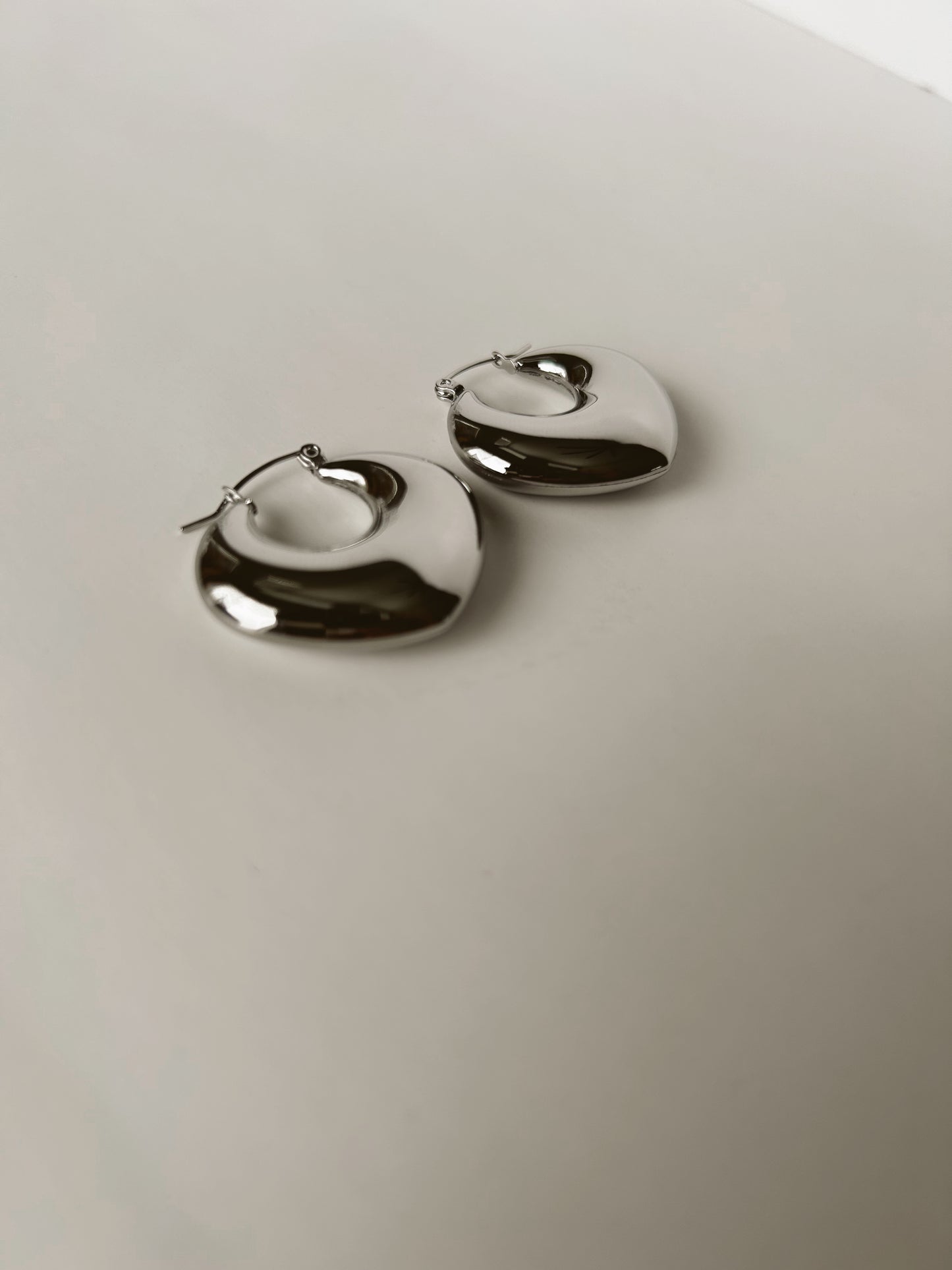 Corazon Hoop Earrings