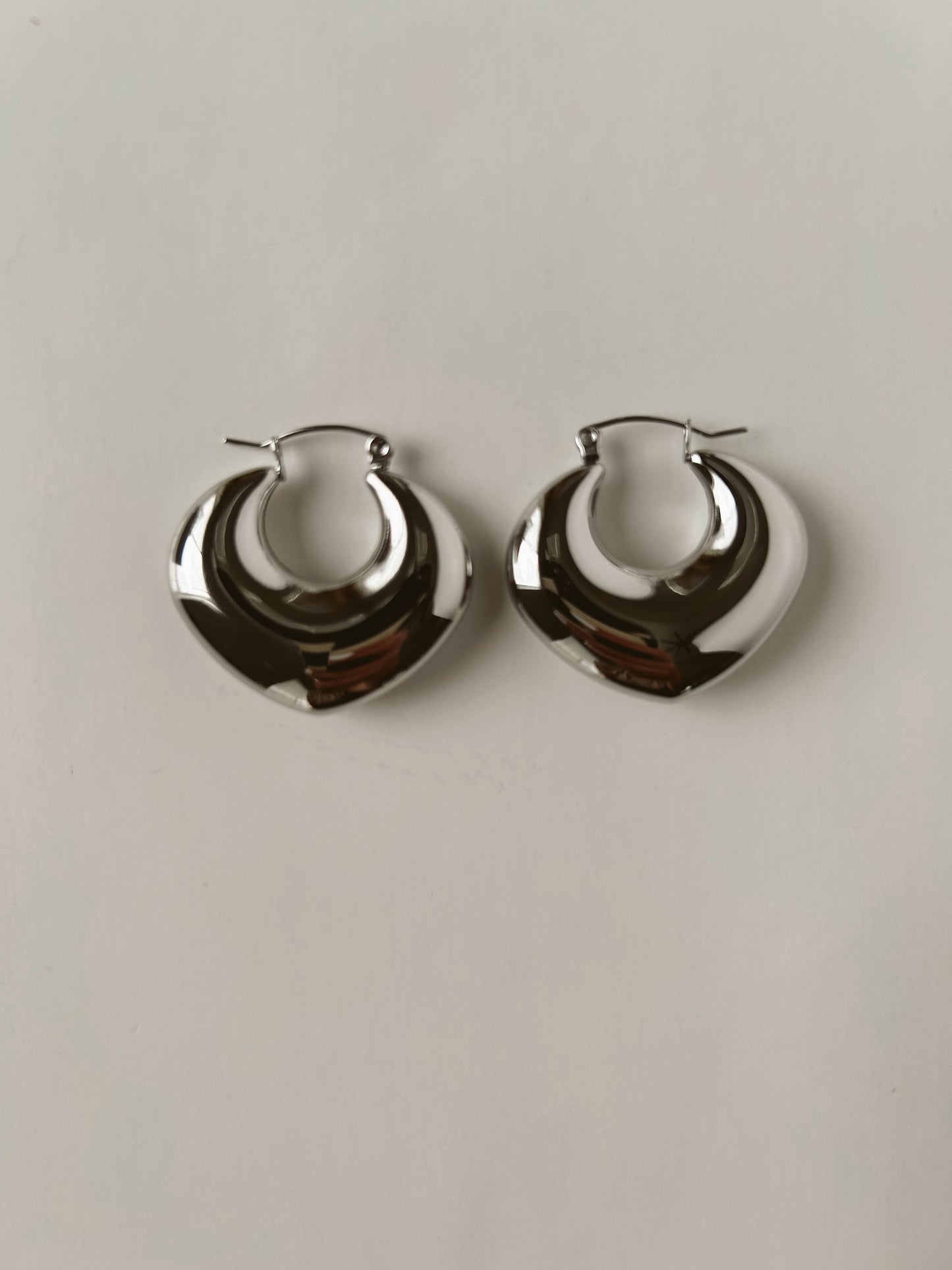 Corazon Hoop Earrings